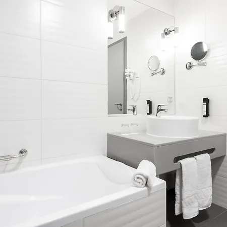 מלון Akeah Verdi 4*